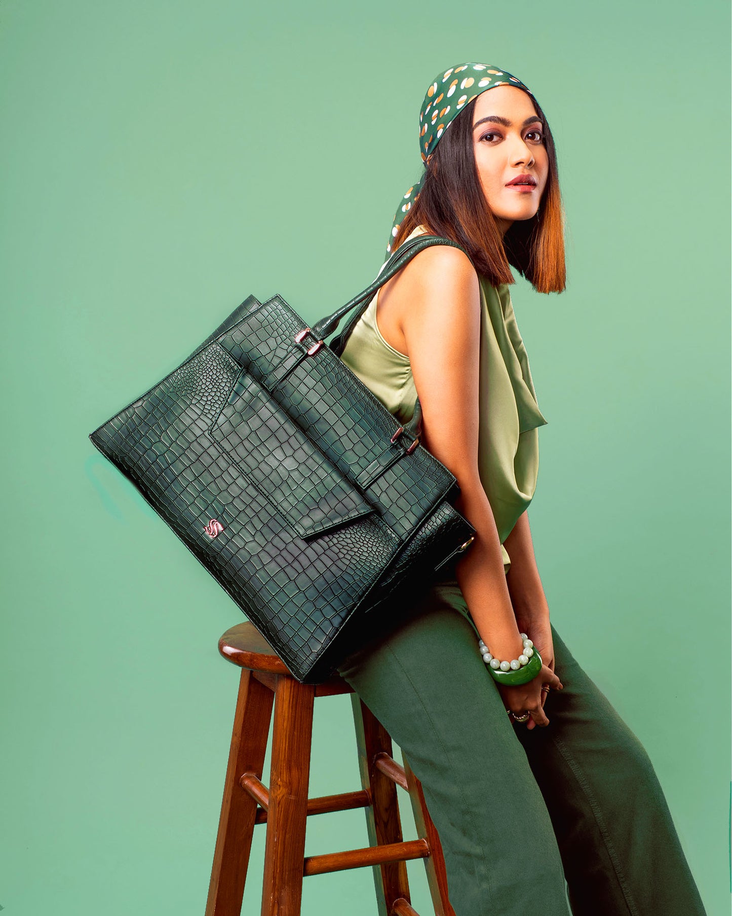 Emerald Elegance Grande Tote bag for 17" laptop